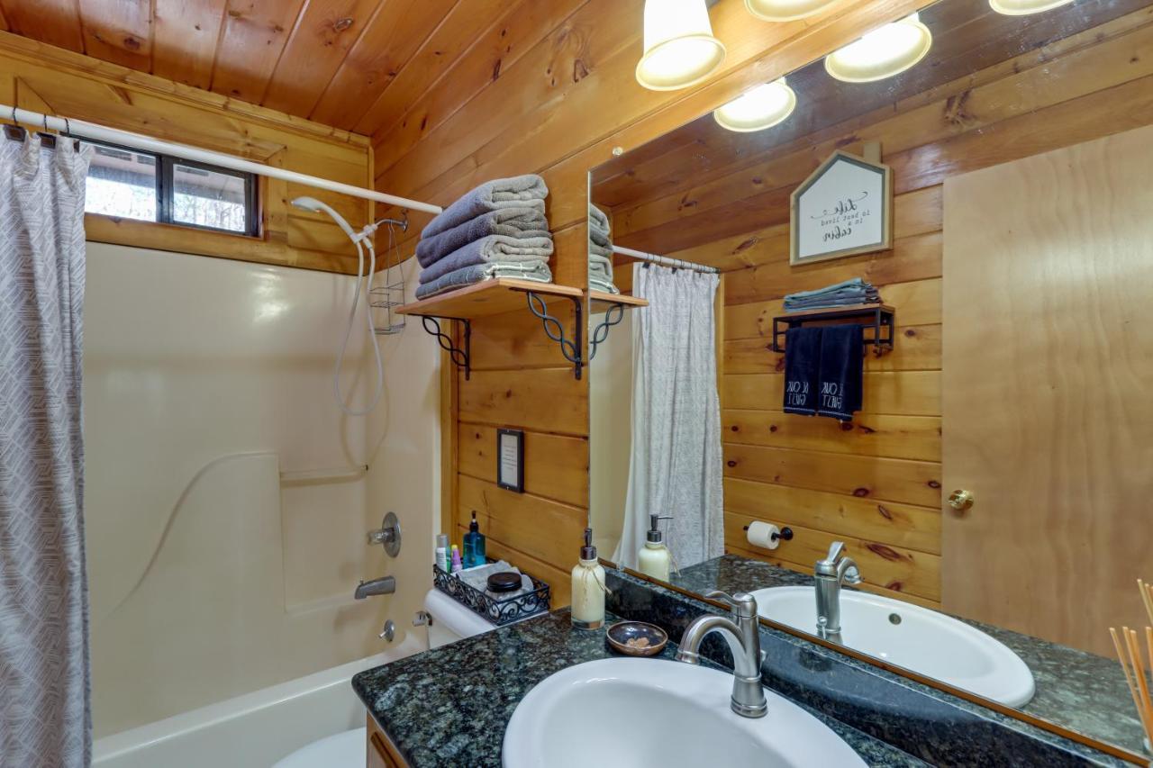 Blue Ridge Cozy Cabin In The Woods With Hot Tub! Dış mekan fotoğraf