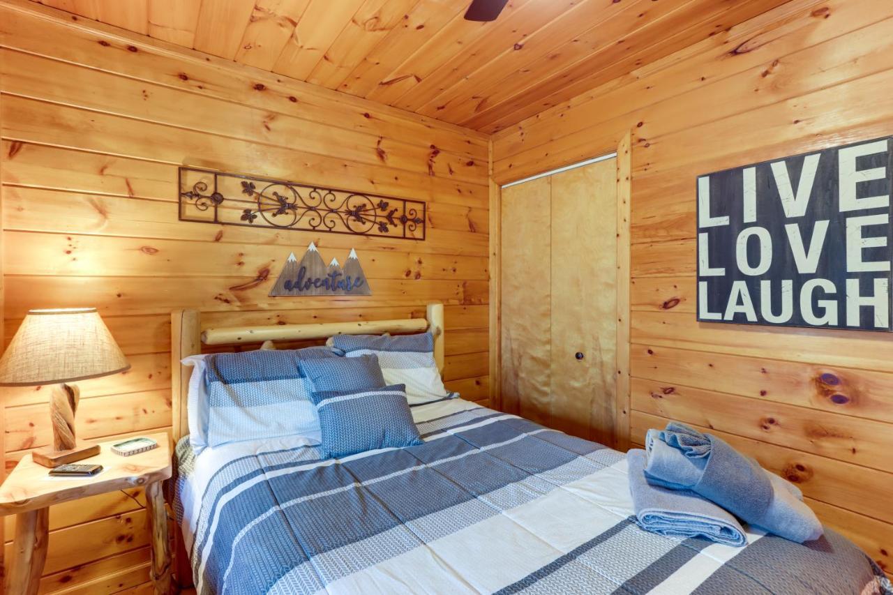 Blue Ridge Cozy Cabin In The Woods With Hot Tub! Dış mekan fotoğraf